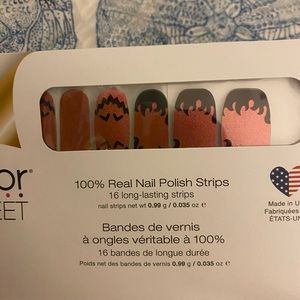 1 set of Retired Halloween Color Street- Hello Pumpkin